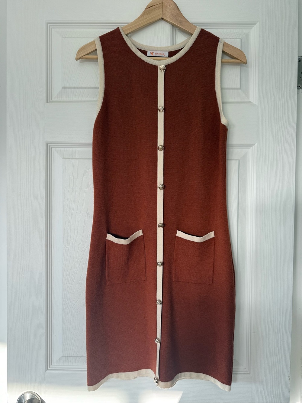 Women’s sheath sweater dress. Rust/cream. Small.